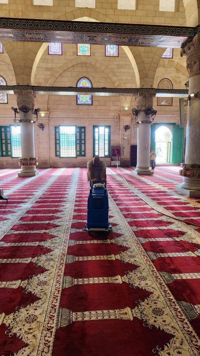 WAFANewsEnglish's tweet photo. Palestinian workers clean up Al-Qibli prayer hall at Jerusalem’s Al-Aqsa Mosque 🇵🇸
#FreePalestine #Jerusale https://t.co/zF4nWG8WfZ