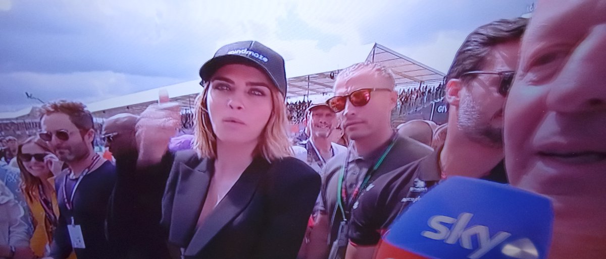 Cara Delevingne refusing to speak to Martin Brundle. Once again another stuck up celebrity who thinks they now better than everybody else #BritishGP #silvers