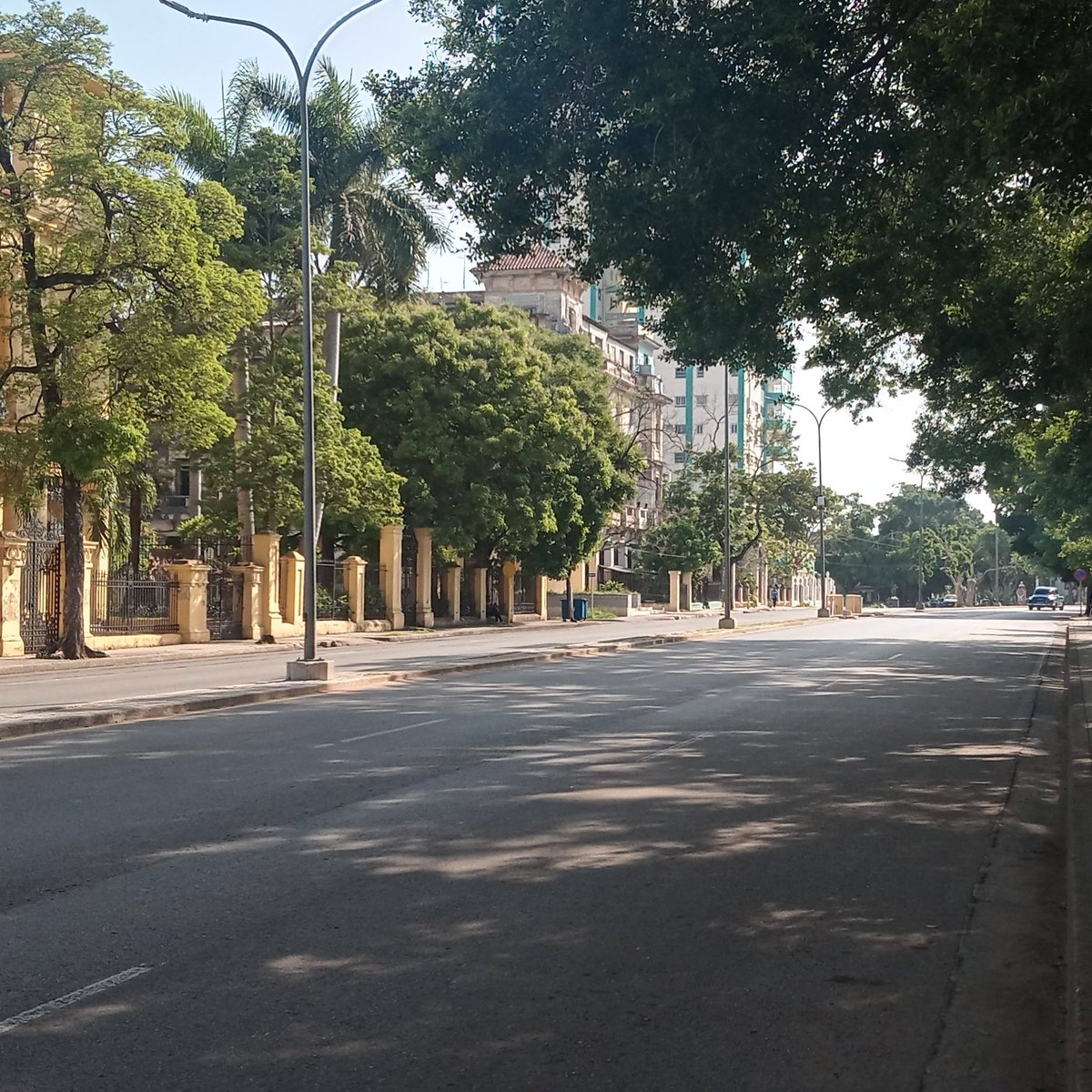 CCopextel's tweet photo. Hermoso amanecer de domingo en #LaHabanaDeTodos 😍.
#CopextelComparte https://t.co/xEdlSd3Smd