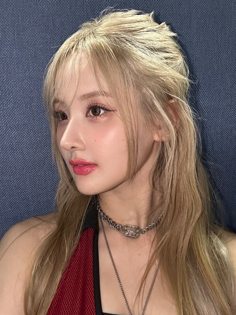 [🧚🏼벨] 안녕~~🤍 벨이에요🧚🏼 오늘 인기가요 무대 어땠어요?! 저는 여러분이 외쳐주시는 응원법에 너무 신났어요~~!!🥹 키오프 팬분들 역시 최고!!🤍

#KISSOFLIFE #키스오브라이프 #KIOF
#BELLE #벨