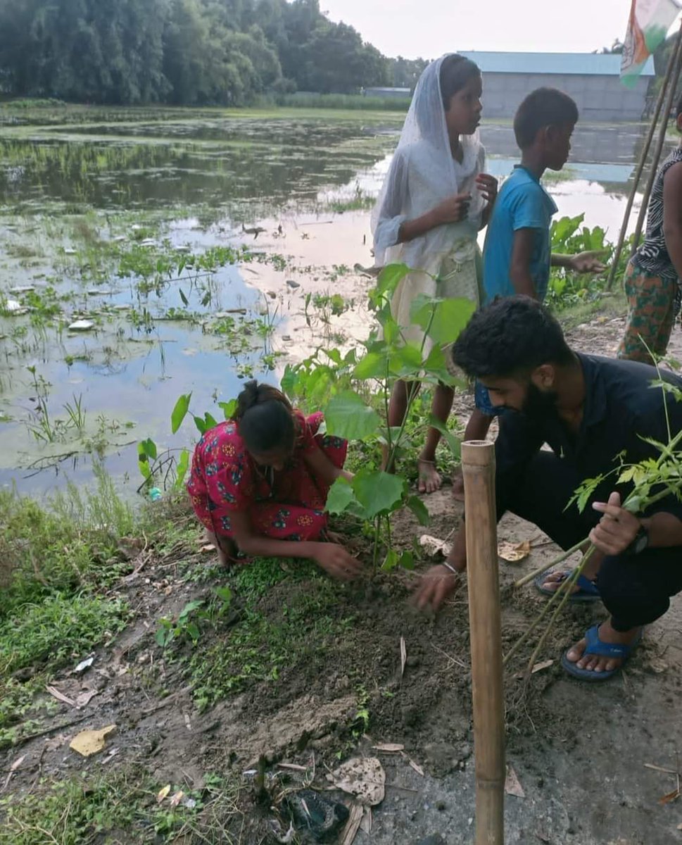 ABVPUttarbanga's tweet photo. আজ ৯ই জুলাই অখিল ভারতীয় বিদ্যার্থী পরিষদের ৭৫ তম প্রতিষ্ঠা দিবস উপলক্ষে পশ্চিম কোচবিহার (সাং) জেলার মাথাভাঙ্গা ও শীতলকুচি পক্ষ থেকে পরিষদের পতাকা উত্তোলনের সাথে গাছ লাগানো হলো।
#ABVP75
#RashtraShakti75
#ABVPUttarbanga
#ABVPNorthBengal https://t.co/N1XUg4FvQb