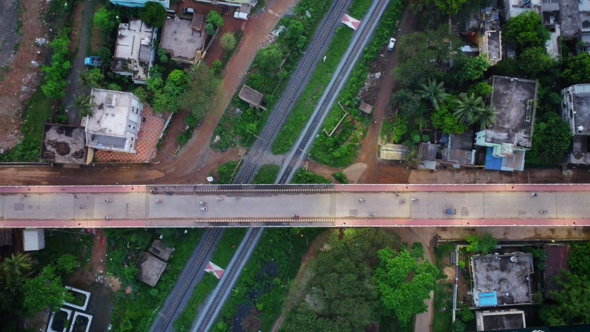 Debasish_bpt's tweet image. Witness the beauty of Dhenkanal city in the golden hour ⏳ 
5. Balaram Temple
6. Town view 
7. Dhenkanal Palace 
8. Rly Overbridge 

@dhenkanalm_hud @districtadmndkl @odisha_tourism @amara_odisha 
#xplorewithdebasish 
#amaraodisha #dhenkanal
