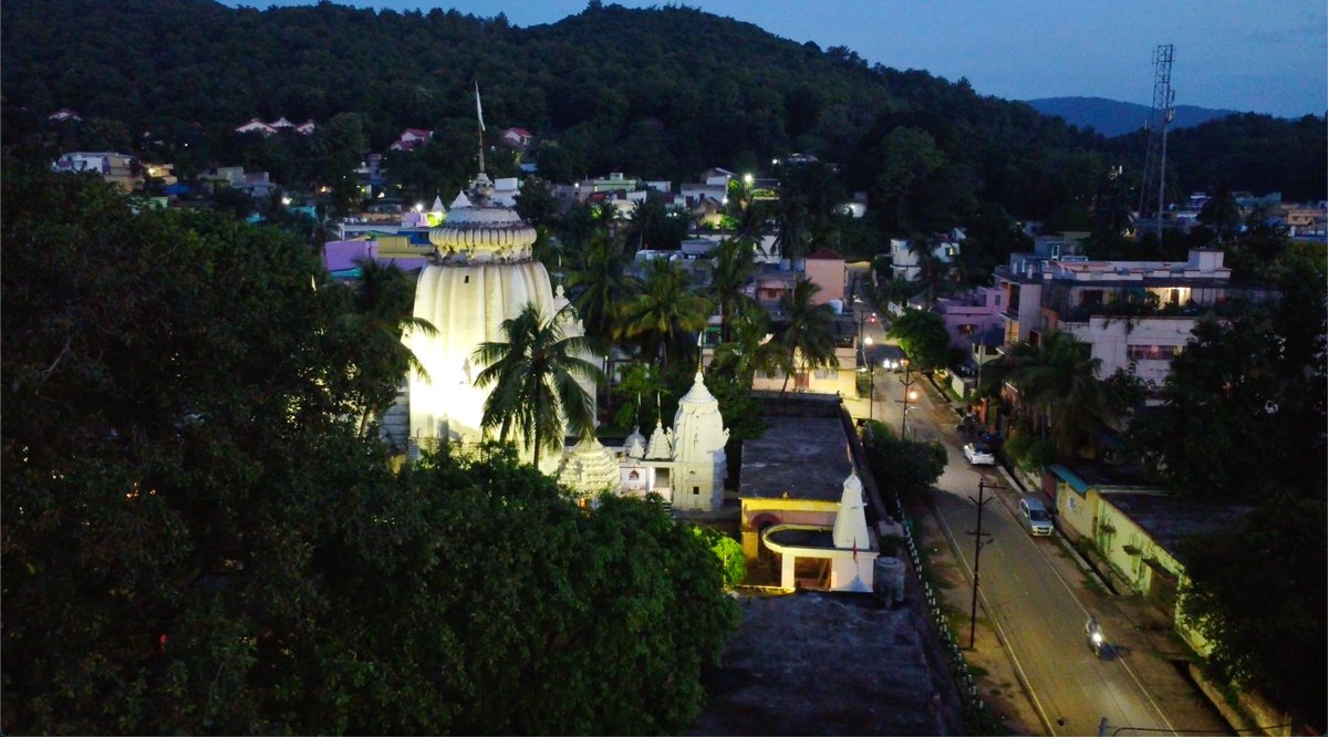 Debasish_bpt's tweet image. Witness the beauty of Dhenkanal city in the golden hour ⏳ 
5. Balaram Temple
6. Town view 
7. Dhenkanal Palace 
8. Rly Overbridge 

@dhenkanalm_hud @districtadmndkl @odisha_tourism @amara_odisha 
#xplorewithdebasish 
#amaraodisha #dhenkanal