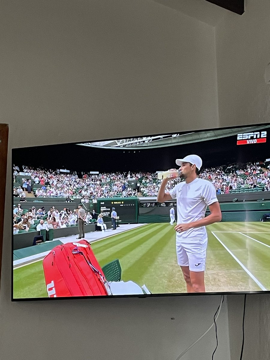 monchisx's tweet photo. Vamos Daniel #wimbledon2023 #ESPN #Colombia https://t.co/znLwcyHmbx