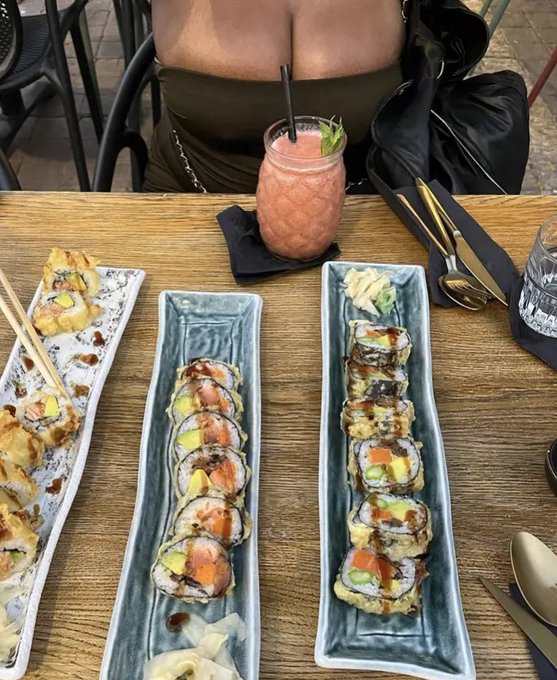 Do you like sushi? 🍣 🍱 https://t.co/kBlOYG7cHI