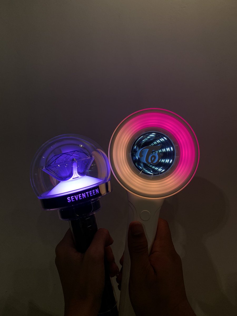 hoe4markhyuck's tweet photo. got my new babies!! 🫶🏻 https://t.co/A9TpHtDyl7