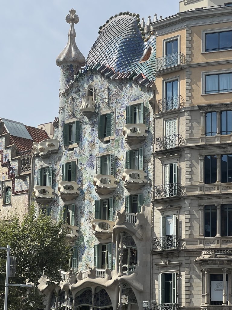 apinkninja's tweet photo. Casa Batlló , Barcelona https://t.co/aUrzF5Aqun