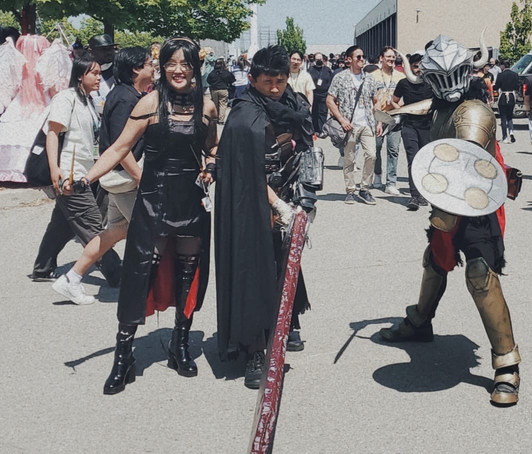 halophotograph's tweet photo. When mom is crazy with anime, children turn they same way…..late upload anime North conventions Toronto https://t.co/HmEiynqfxz
