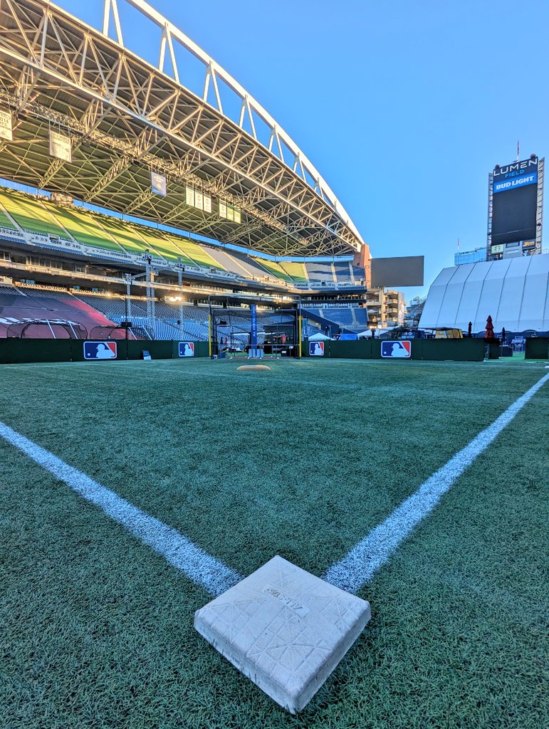 Today's office ⚾🌇