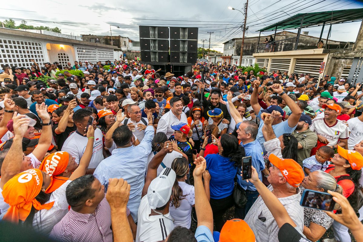 freddysuperlano's tweet photo. Al son del calipso, con el calor de nuestra gente que está deseosa de cambio, ¡Se prendió #Guayana!🔥💪🏻 https://t.co/i3BMqbfNIA