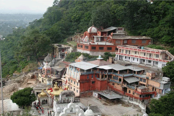 ImtiazMadmood's tweet photo. Jawala Ji temple in Himachal has been a pilgrimage center for many many years.

Mughal Emperor Akbar came to this Mandir after the battle of Noorpur and Chamba.

Akbar once tried to extinguish the flames by covering them with an iron disk and even channeling water to them.

But the flames overcame all these efforts. Akbar then destroyed the temple and had the priests and other devotees killed. 

Later, the king of Chamba (King Sansar Chand) reconstructed the temple. 

Maharaja Ranjit Singh installed a golden parasol (chhattra) and Sher Singh (the son of King Ranjit Singh) decorated the gates with silver. 

And the children of Chamba are reading in their books that Akbar was a great king?

~ Ashok Razdan (@ashok099)