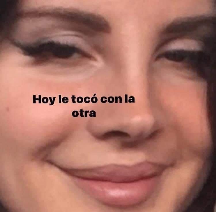 *El vato que me gusta no me contesta inmediatamente*
Yo: