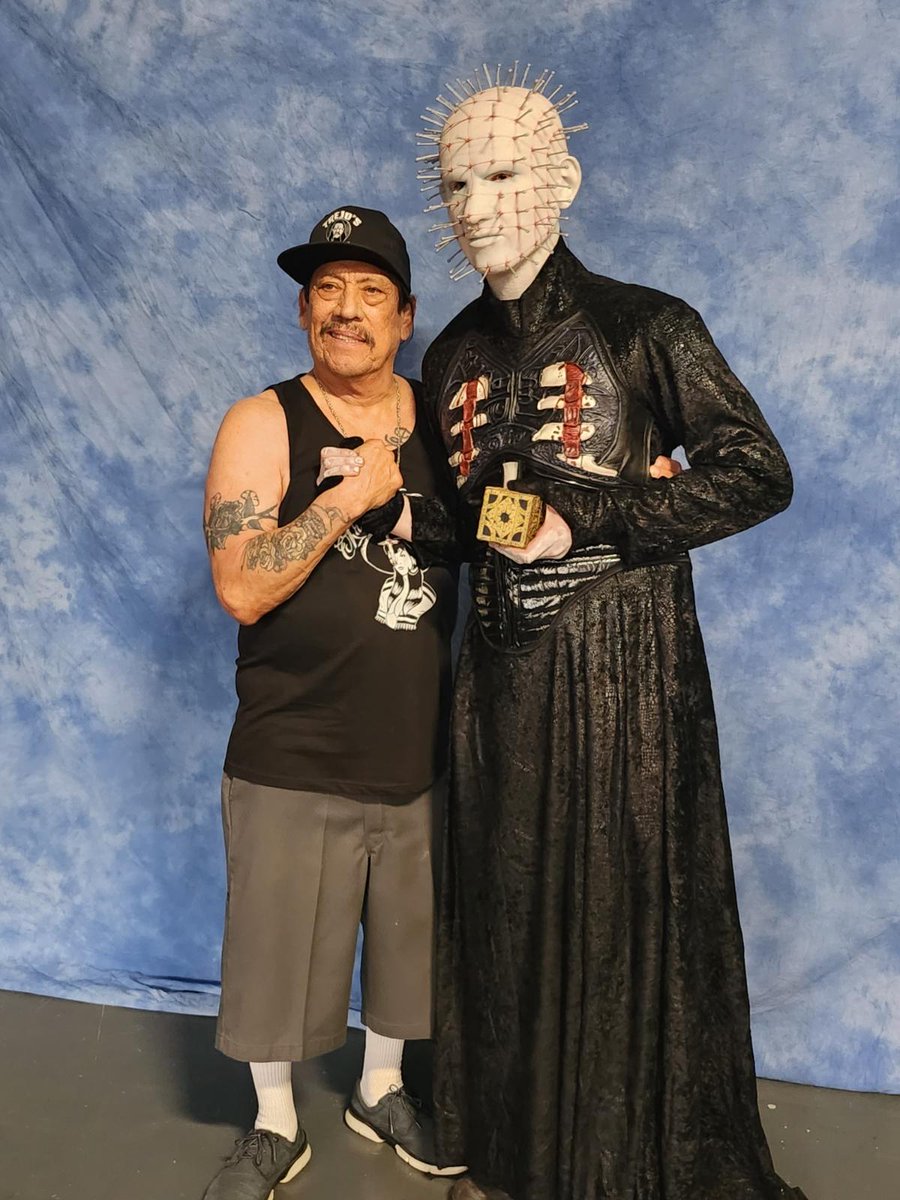 officialDannyT's tweet photo. Hanging out with legends @dolph_lundgren @Tem_Morrison and @chucknorris at @Showmasters #LFCC! As always it was great to meet my awesome fans and see their cosplay! Thank you London for a fantastic weekend.
#ShowmastersEvents #ComicCon #DannyTrejo #Machete https://t.co/n7nOtDJLg2