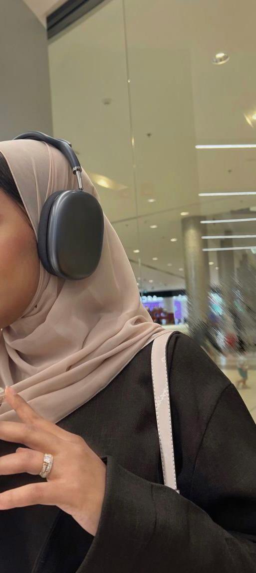 بنات هالسماعات ترند وعليها مدح كبير و جاني فضول اجربها و بعطيكم مواصفاتها بالتفصيل تحت التغريده