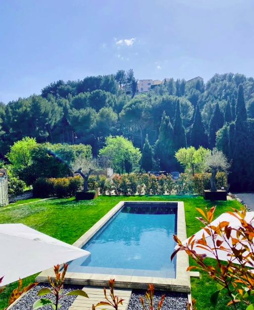 Les gîtes La Roucoulade Slow Chic vous propose 2 gîtes :
✨Le gîte : 2 chambres • 2 lits simples • 1 lit double • 2 salles de bain
✨ La Maison : 6 chambres • 6 lits simples • 7 lits doubles • 6 salles de bain

🛎 alma-heritage.com/domaine-histor…

#laroucoulade #almaheritage