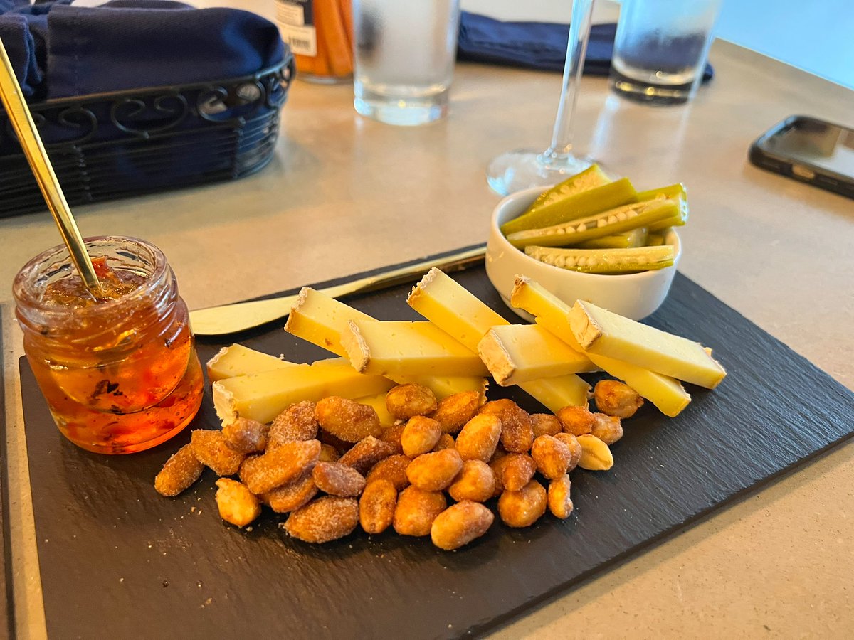 Paste &amp; Rind on H St. is warm and the staff are incredibly nice!