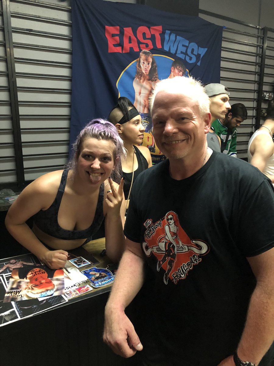 Chris_Moertl73's tweet photo. Getting to meet @BillieStarkz last night, having seen her first two matches in Connecticut was great! Do whatever you need to see her live! Thank you for the chat and signing my @GCWrestling_ card!
#GCWCleanUp
#WrestlingTradingCards https://t.co/sd90VvzaZ5