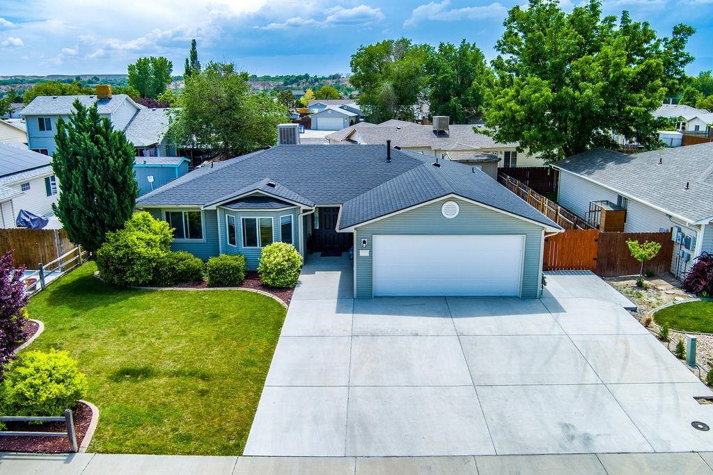 Brayandco's tweet photo. Fall in love with this 3 BD/ 2 BA in Grand Junction. Call, text or direct message me for more info.  https://t.co/njS2CIVDMI https://t.co/yIiXTEkmNi