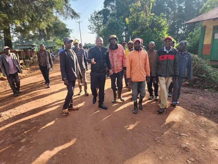LennyBrighton1's tweet photo. SUNDAY 9/07/2023
Did an inspection of the ongoing culverting &amp; final works of Morit- Kabiangek - Chemelet - Itibet - Sharp Corner road.
Later attended a Church Service at AIC Kiamunyi and there after assisted in the collection of Rev. Sammy Terer huduma car welfare. 
#LapaaTaa https://t.co/9W3iDFLhnI