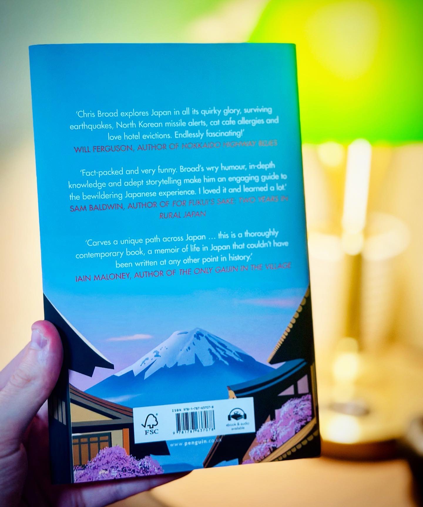Chris Broad on Twitter "Final cover reveal for the Abroad in Japan Book! 🇯🇵🥳🍻 Illustrated by