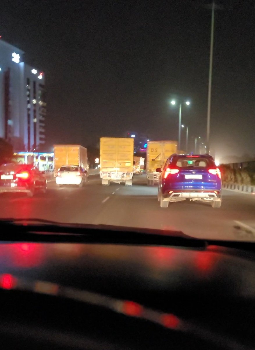 Aojha1985's tweet photo. @nitin_gadkari Sir, there's absolute chaos on highways. Heavy vehicles use all the lanes on highways and expressways. Pvt vehicles are forced to frequently change lanes. Request your Ministry's intervention Sir ! https://t.co/H2nyAdJHwp