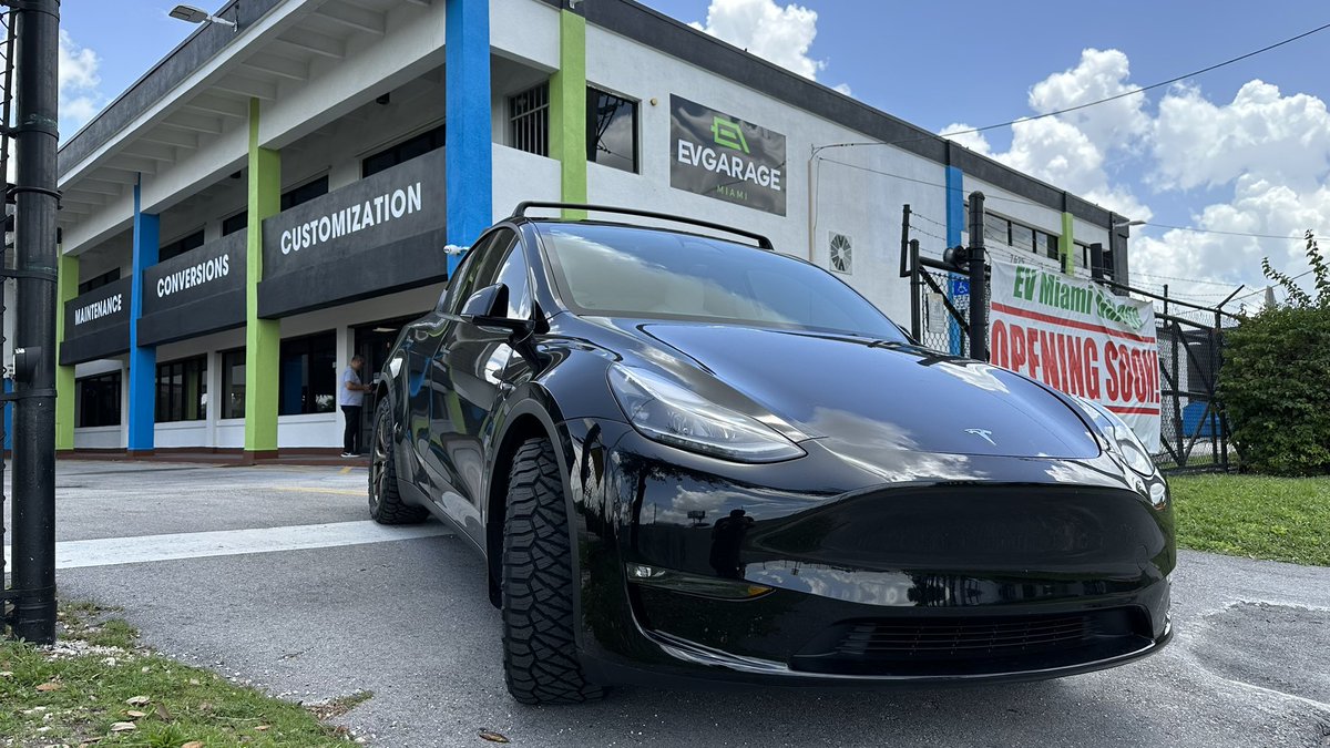 TesLatino tweet media