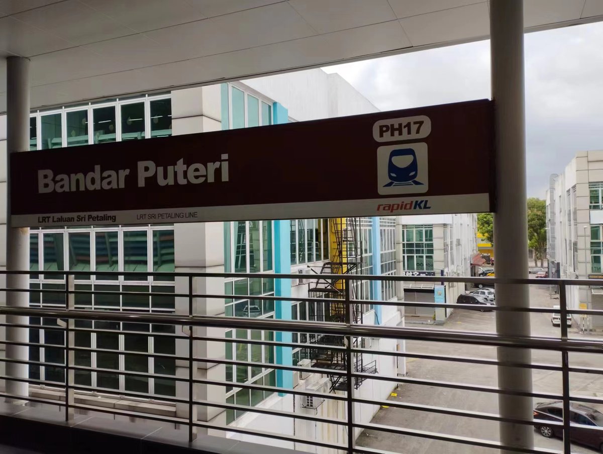 MySelangor's tweet photo. #StesenLRT PH17 Bandar Puteri
#LRTLaluanSriPetaling

😋🚶 Labu dimasak dengan telur masin https://t.co/JoN4tFntBc