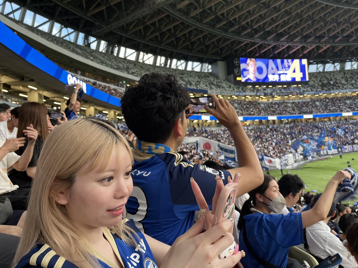 zeltsuku's tweet photo. 本日、国立競技場で観戦された皆様❗️
そして、ゼルつくブースに遊びに来て下さった皆様‼️

本当にありがとうございました🙇‍♂️

3万8000人✨
Ｊ１みたいな凄まじい試合でした🔥
土佐兄弟も若林萌々ちゃんも大興奮☺️

この模様は
7/21(金)21:30から配信
☟
https://t.co/nEhUH61Six
エンドロールも💙 https://t.co/ppW05KIXxA