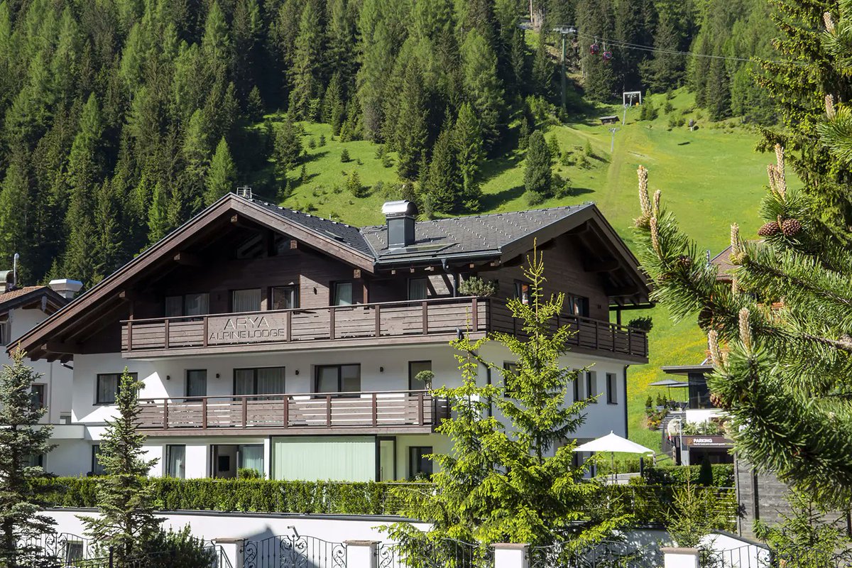 Summer holidays in the Dolomites in Italy

Elegant suites and bedrooms, garden, garage. In a central and quiet location. Bus stop, restaurants, pizzerias, bars, shops and ski lifts within walking distance (1-2 min) #dolomites #italy #europe #alps