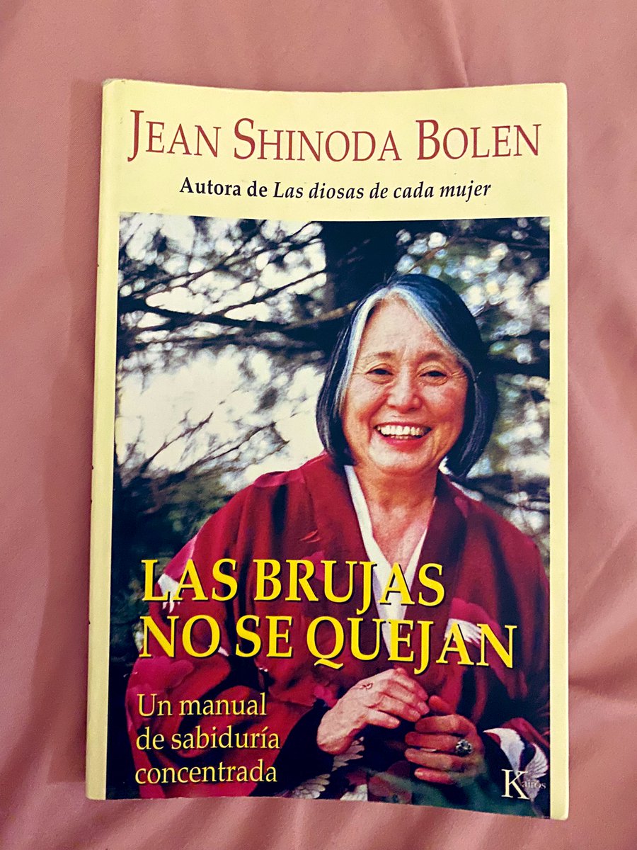edithgodinez's tweet photo. La tercera fase de la vida de una mujer se inicia tras la menopausia. 
Aspirar a ser anciana es desear el crecimiento psicológico y espiritual que ella simboliza. 
La anciana es un arquetipo, un potencial interior que cultivamos hasta convertirnos en él. 

#lasbrujasnosequejan https://t.co/dxN0Q16SXv