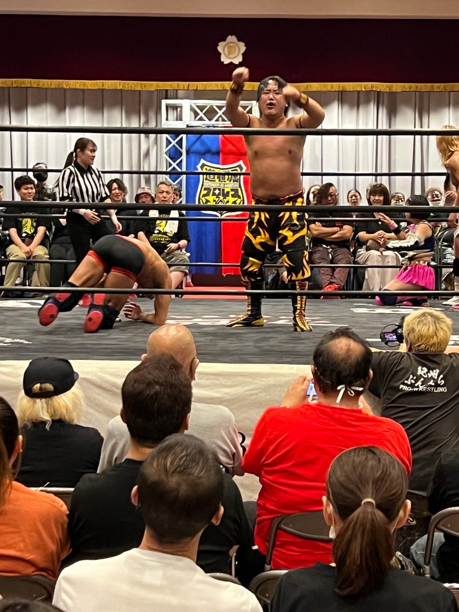 energyse_moriya's tweet photo. #道頓堀プロレス
最強男始まりました💦
自分はバトルに参戦❗️
#冨宅飛駈 選手と久しぶりにバチバチやり合い、気持ちがスッキリしました‼️
お互い #J2000 選手権を賭けてやり合ったのが懐かしい
7月23日 に憧れの #小島聡 選手とガッツリ闘います‼️
#doutonbori_pw
#energyse_pw
#cozy_lariat https://t.co/dOI7YUsWXX