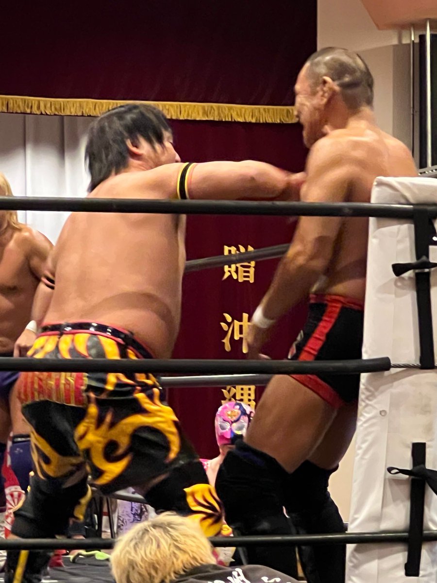 energyse_moriya's tweet photo. #道頓堀プロレス
最強男始まりました💦
自分はバトルに参戦❗️
#冨宅飛駈 選手と久しぶりにバチバチやり合い、気持ちがスッキリしました‼️
お互い #J2000 選手権を賭けてやり合ったのが懐かしい
7月23日 に憧れの #小島聡 選手とガッツリ闘います‼️
#doutonbori_pw
#energyse_pw
#cozy_lariat https://t.co/dOI7YUsWXX
