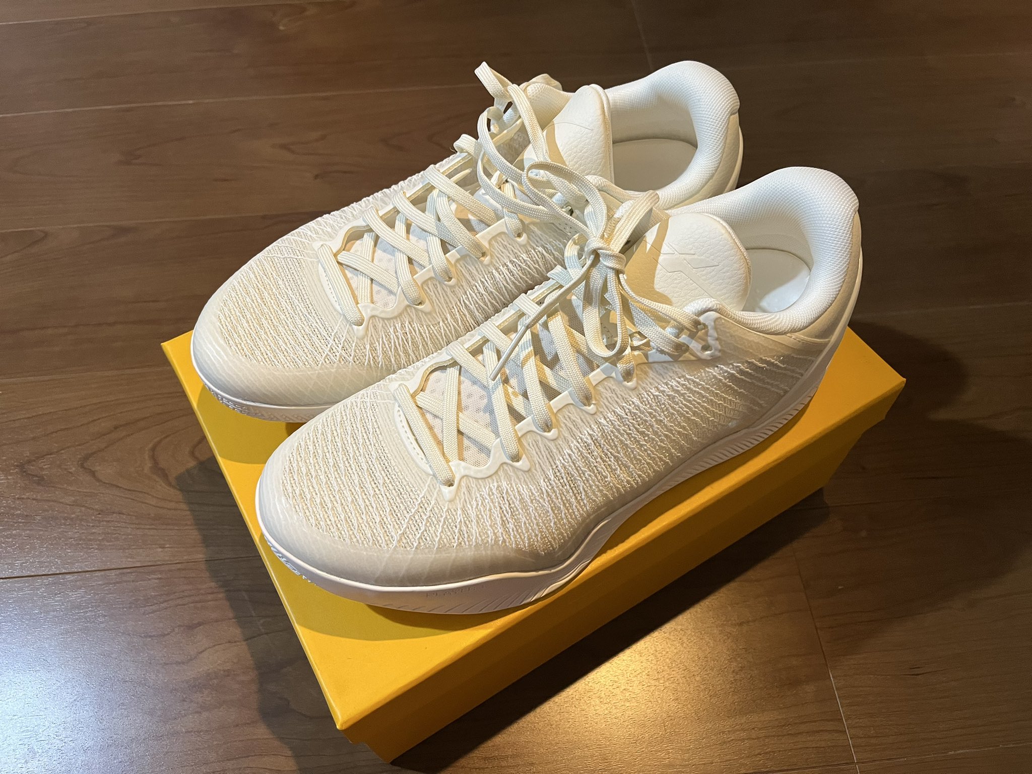 Player1シルバー バスケットボールシューズ Player1 Plus 超軽量ロートップ バスケットボール シューズ