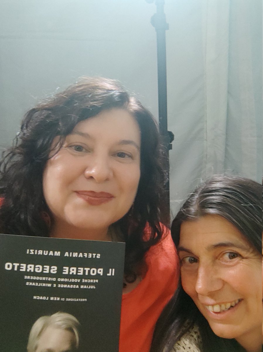 bcpinz's tweet photo. All' AGNoit festival di Andora con @FormeLibere @EdizionidelFaro ascoltando @SMaurizi per tenere alta l'attenzione su Assange e la libertà di stampa.
Con Ilaria Salzotto presentando alla BRG radio il suo "All'ombra del ciliegio"
@JulianAssange_ @Assange_Italia https://t.co/I7gj4BrZga