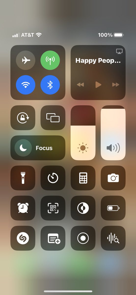 chefcandyharris's tweet photo. @Apple NO mute button on the #iphone? There is no way to mute the front display sounds even if you turn your phone on silent. You still have to turn your volume all the way down to silent videos. Where is the mute button in the control center!?🙄 #idiotic https://t.co/zlGPVEj4UP
