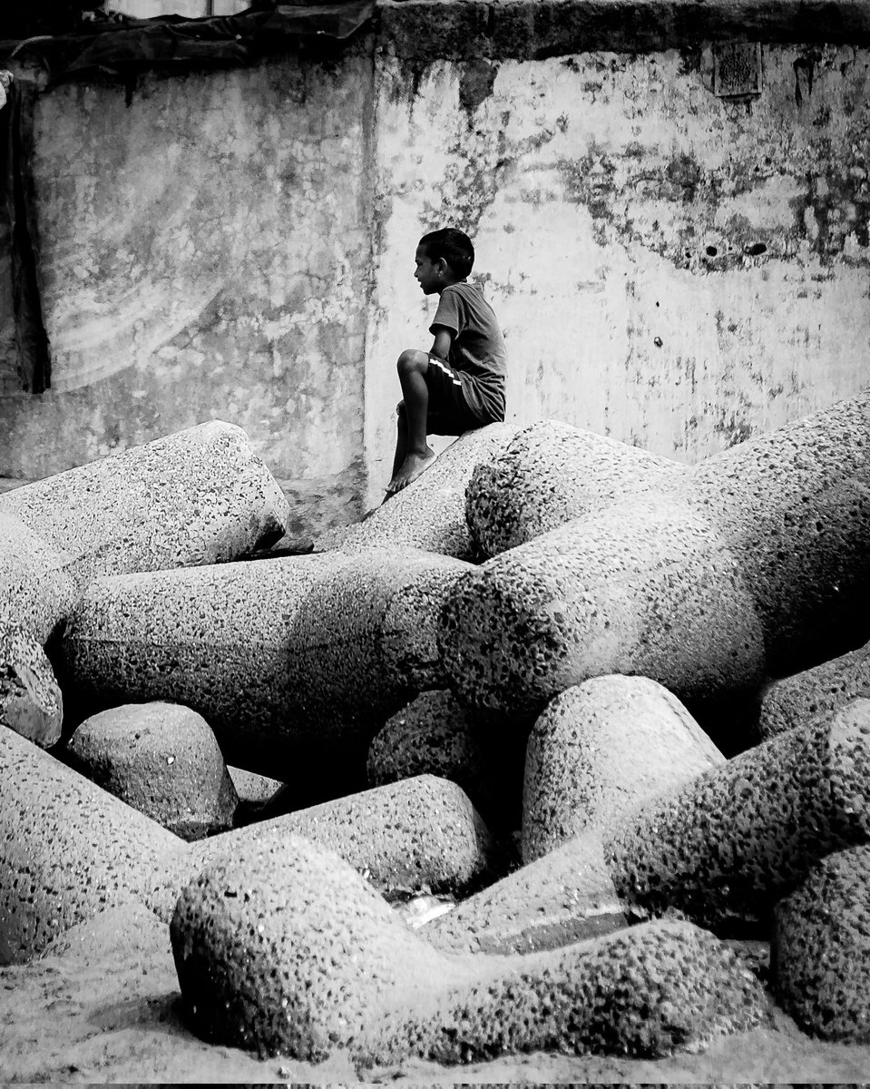 chetanthk_'s tweet photo. Alone time is a gift.
.
#bhayankarआल_c
#blackgirlmagic #bnw_captures #bnw_greatshots #bnw_photography #mumbaidiaries #mumbaiigers #streetoflife #storytelling https://t.co/D0LnRM6a2R