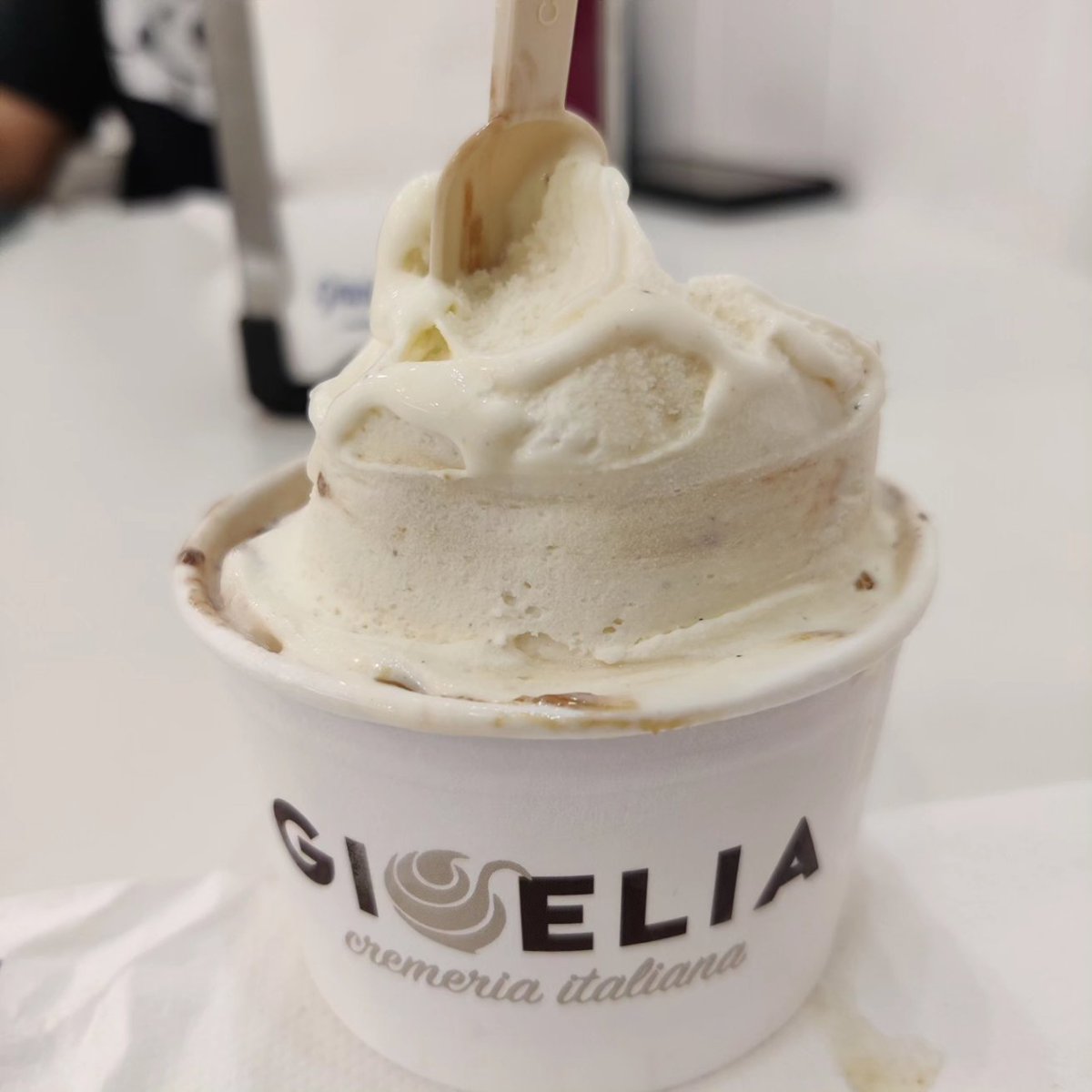 Orgulloceliaco's tweet photo. 🍧 Nuestra heladería más frecuentada en #Sevilla últimamente es @GioeliaCremeria porque es la más segura al tener los sabores #singluten separados del resto.
👉 Los camareros siguen un protocolo para servirte y disponen de conos aptos
@rssgsevilla
#sevillasingluten https://t.co/VO7fAArpEZ