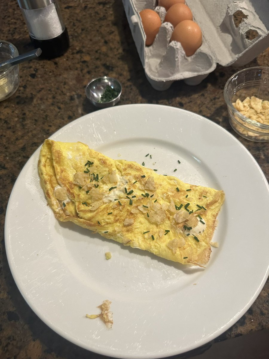 ShonubiDare's tweet photo. The Boursin omelet (Takoma Park version)from @TheBearFX - recipe from @thehungryhutch @WaPoFood @JoeYonan @CarolBlymire #thanksChef! https://t.co/TsHgCBFVAN