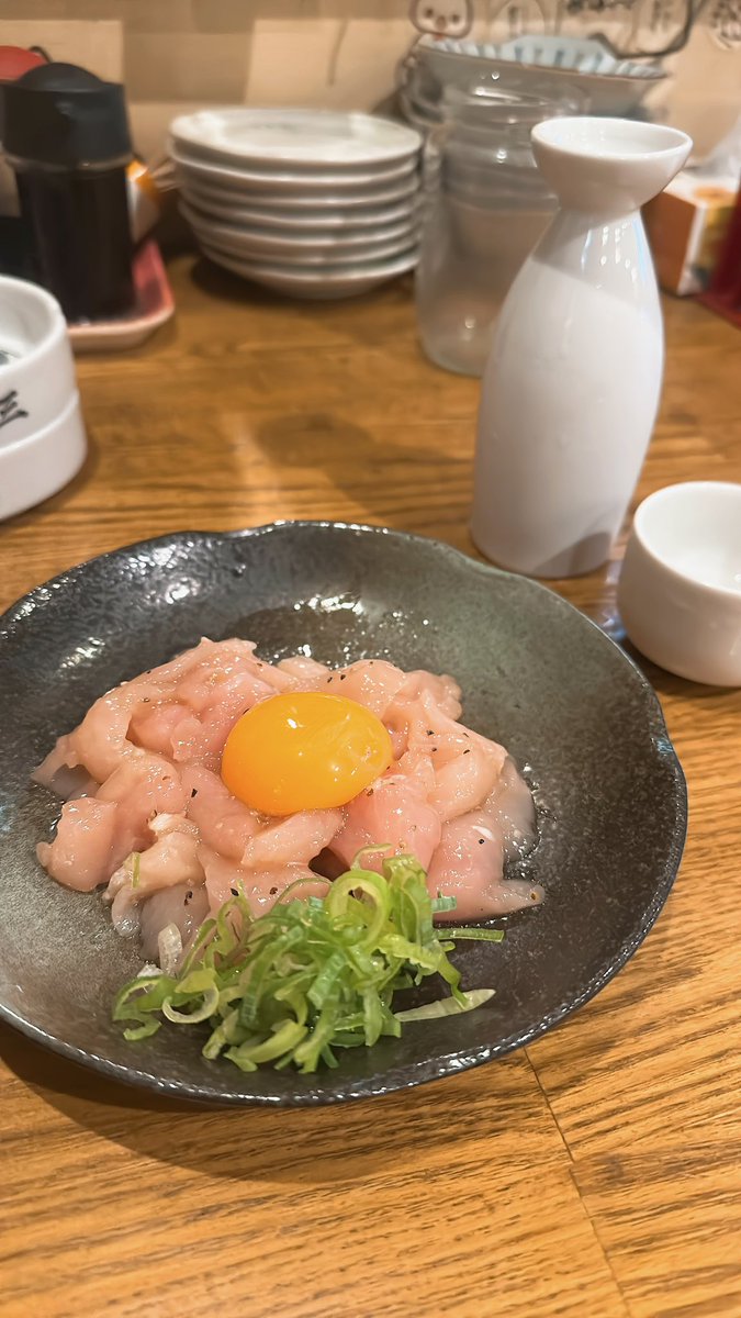 mocota_178's tweet photo. ライブ後気になっていた焼き鳥屋さんに入ったら、店内あちこちに稲葉さんがいて思わず店長さんにお声がけしてしまいました…⭐️
とてもB'zファンの方でチケット取れなかったの悔しがっていらっしゃいました😂でもおかげで？美味しいご飯をいただけました🥺✨

#Bz
#Bz35th
#Pleasure2023
#STARS
#AICHI https://t.co/FGqMTt1yB4