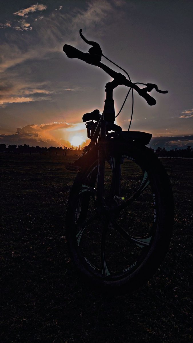 MoosaNazir12's tweet photo. "A sunset is the sun's fiery kiss to the night"
❤️❤️❤️ https://t.co/hY1akr3nhe