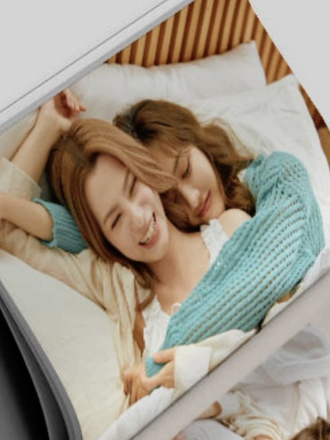 freenbeckynews's tweet photo. 📹 | Freen and Becky X FANDOMXLIVE 
"06:00 A.M.
Good Morning

“How are you, did you sleep well?”
“This warm hug is fine.”
Our first night after moving in together was like a dream.
She lay there just a little away
It was an undisturbed morning. She said good morning with a question.
'How are you, did you sleep well?"

🔗https://t.co/PAdNwLJswn
#beckysangels #srchafreen #freenbecky #ฟรีนเบค