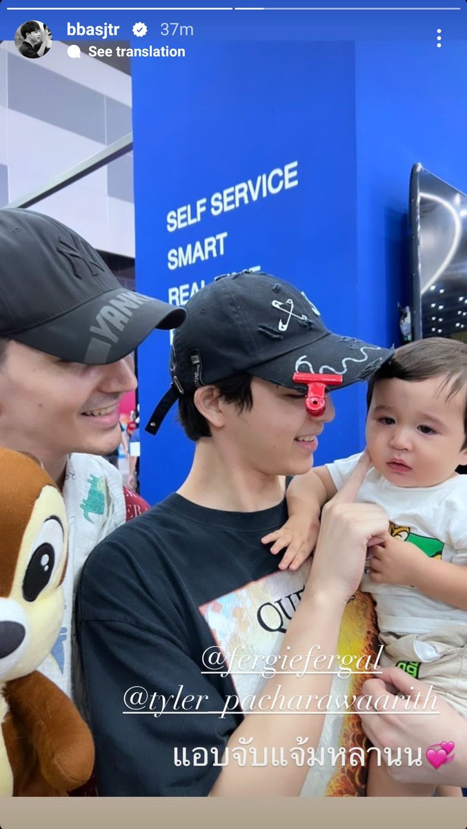 TennyoAchara's tweet image. วันก่อนพี่บาสชมน้องไทเลอร์กับแมะๆ สู่วันนี้พี่บาสได้เจอน้องไทเลอร์แล้ว 😚

🏀 : หูยยย ลูกเฟอร์กี้น่ารักมากเลยอ่ะ ไทเลอร์ป่ะ น่ารักมาก

@basjtr @fergiefergal1
#บาสเด็กอ้วนที่แท้จริง #bbasjtr
#fergiefergal