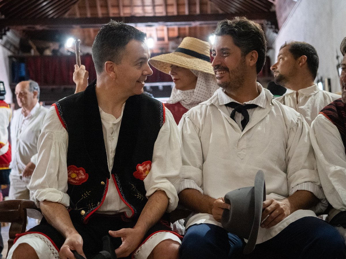 Celebrar la tradición y la cultura, en unos momento en los que es nuestro deber reivindicarla. Gracias a <a href="/LuisYerayAlcald/">Luis Yeray Gutiérrez</a> y <a href="/aytolalaguna_es/">Ayuntamiento de La Laguna</a> por invitarme a la Romería de San Benito. Fiesta de Interés Turístico Nacional 🪗