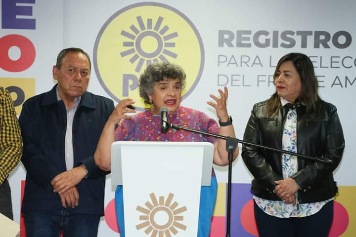 senadisexprd's tweet photo. @BeatrizParedes SE REGISTRA COMO ASPIRANTE A ENCABEZAR EL FRENTE AMPLIO POR MÉXICO
* “La sen. Beatriz Paredes es una mujer estadista”: @Jesus_ZambranoG
* La aspirante priista recibe Agenda Libertaria de la Diversidad Sexual en sede nacional

https://t.co/xfvCYk5Rc2 https://t.co/ghQ6vKCiKz