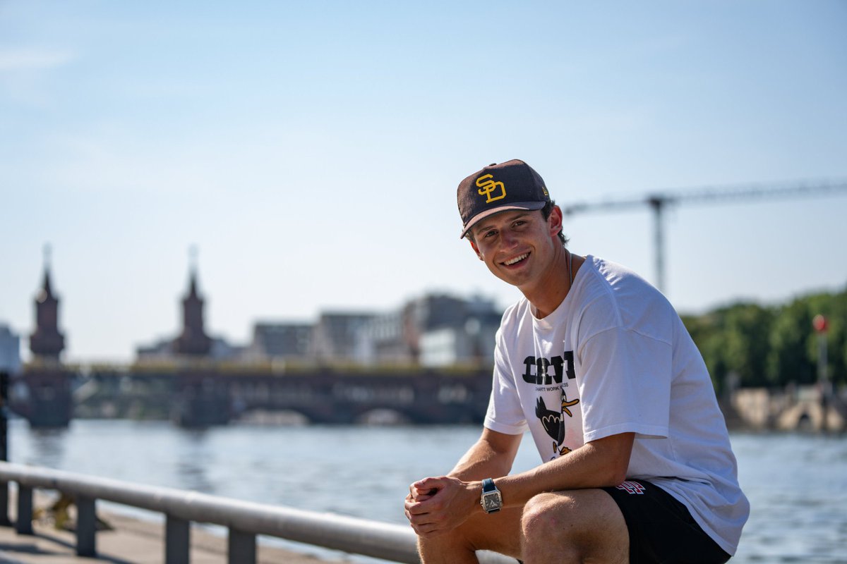 ✅ OFICIAL: Brenden Aaronson🇺🇸 (22 años) llega al Unión Berlín🇩🇪 CEDIDO desde el Leeds United🏴󠁧󠁢󠁥󠁮󠁧󠁿.

El estadounidense jugará la Champions League con el equipo revelación de la Bundesliga y probará suerte por primera vez en el campeonato alemán