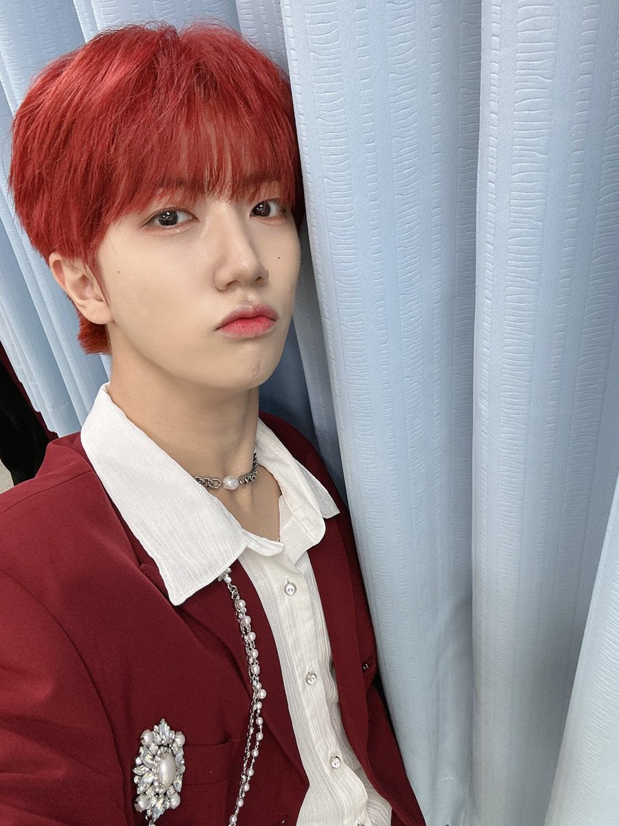 얘들아 토마토머리를한이남자왜이렇게잘생김?