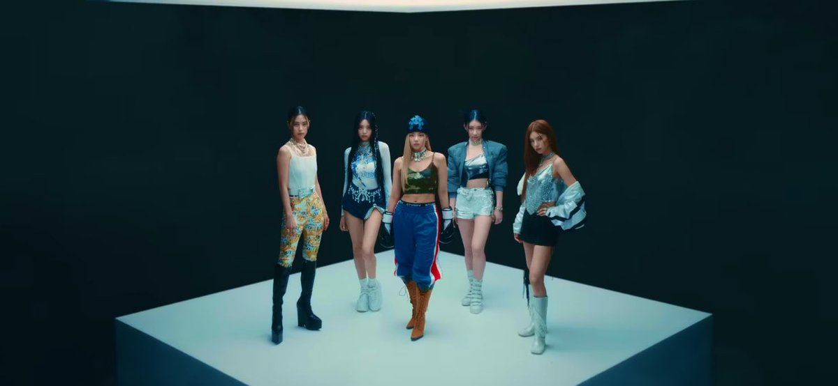 ITZYelite's tweet photo. First release of CONCEPT PHOTO &amp; CLIP!

ITZY SLAYING DOUBT 
#KillMyDoubt_ConceptOne https://t.co/lxcH60BSdM