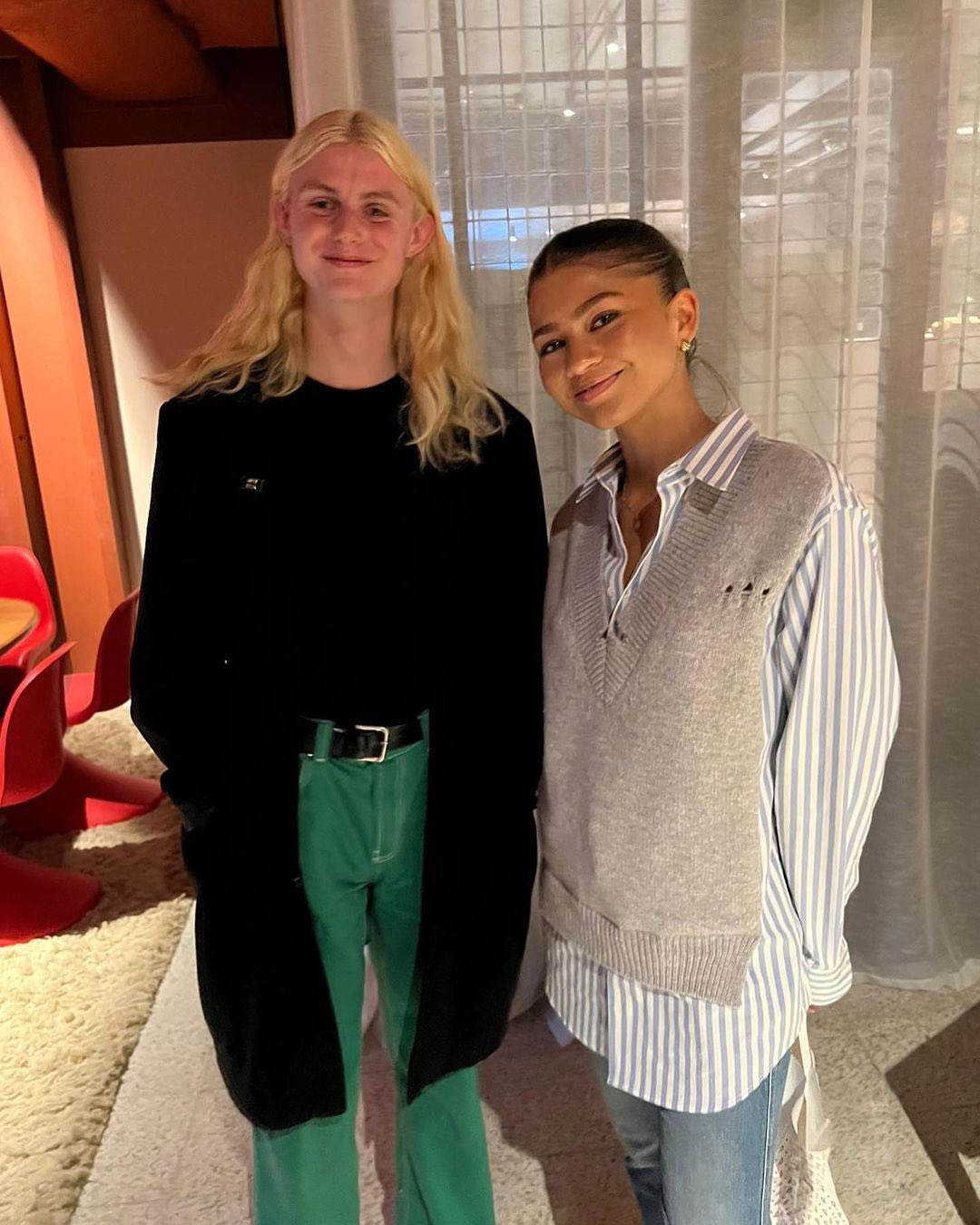 Zendaya Updates on Twitter: "Zendaya with a fan at The Brothers Trust