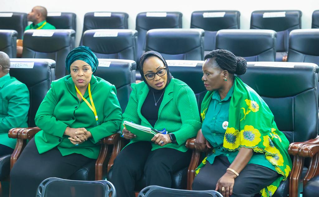sophiamjema1's tweet photo. Mwenyekiti wa CCM na Rais wa Jamhuri ya Muungano wa Tanzania Ndugu. Samia Suluhu Hassan, ameongoza Kikao Cha Halmashauri kuu ya CCM Taifa kilichotanguliwa na Kikao cha Kamati Kuu ya Halmashauri Kuu ya CCM Leo, Julai 09,2023 katika Ukumbi Wa (White House) Jijini Dodoma . https://t.co/1Lozs1BCB2