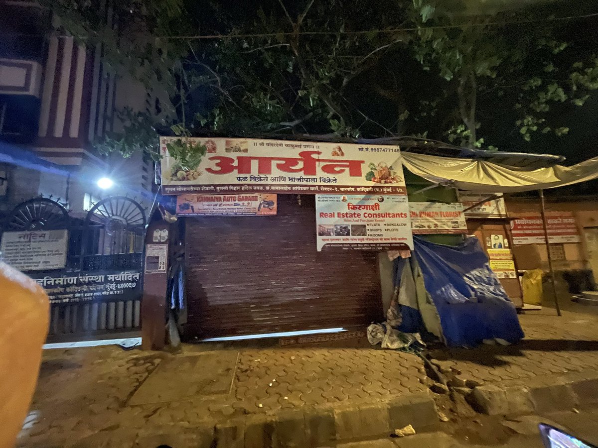 RahimShaikh1979's tweet photo. @mybmc 
@mybmc 
@mieknathshinde @CMOMaharashtra 

Unauthorised shop on road

Near sector 1
Tulshi Vihar hotel
Charkop
Kandivali West 
PIN code 400067 https://t.co/yM1amBrXpM
